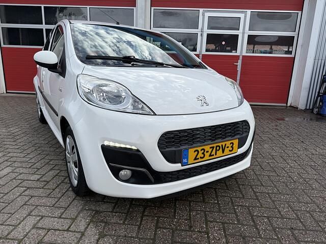 Wit Gebruikt 2013 Peugeot 107 Active Hatchback | € 4.850 (Eerlijke prijs) - Afbeelding 1/4