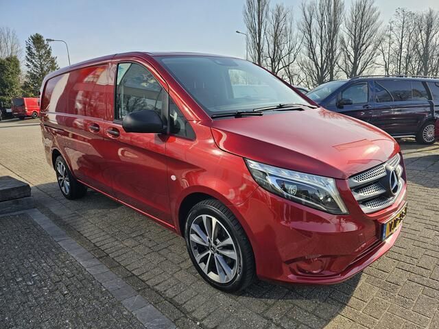 Occasion Mercedes Vito 165 PK (121 kW) 2021 Rood Van
