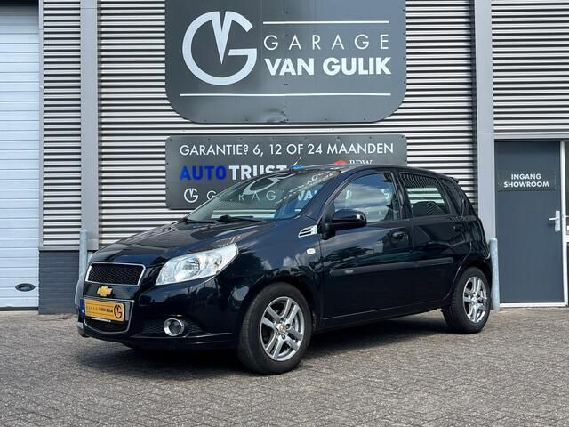 Zwart, metallic lak Gebruikt 2010 Chevrolet Aveo LS Hatchback | € 2.495 (Eerlijke prijs) - Afbeelding 1/3