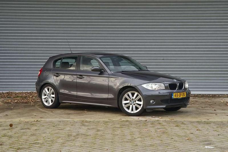 Grijs Gebruikt 2004 BMW 120 Executive Hatchback | € 2.950 (Goede deal) - Afbeelding 1/4