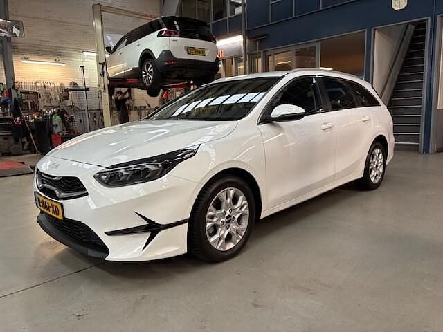 Wit Gebruikt 2022 Kia Ceed Sportswagon Stationwagen | € 22.850 (Iets duurder) - Afbeelding 1/4