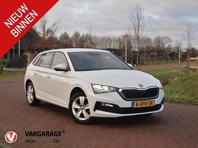 Wit Occasion 2023 Skoda Scala Business Line Hatchback | € 12.995 (Goede deal) - Afbeelding 1/4