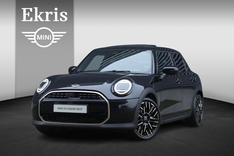 Zwart Gebruikt 2024 Mini Cooper Favoured Hatchback | € 37.900 - Afbeelding 1/4