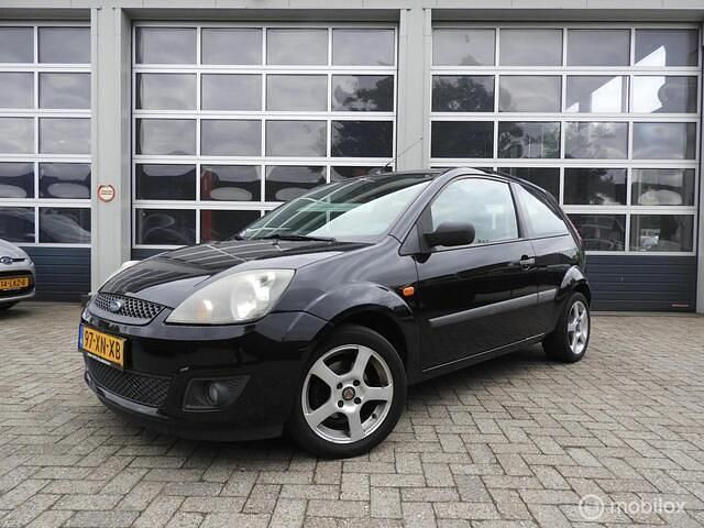 Zwart Gebruikt 2007 Ford Fiesta Style Hatchback | € 999 (Eerlijke prijs) - Afbeelding 1/4