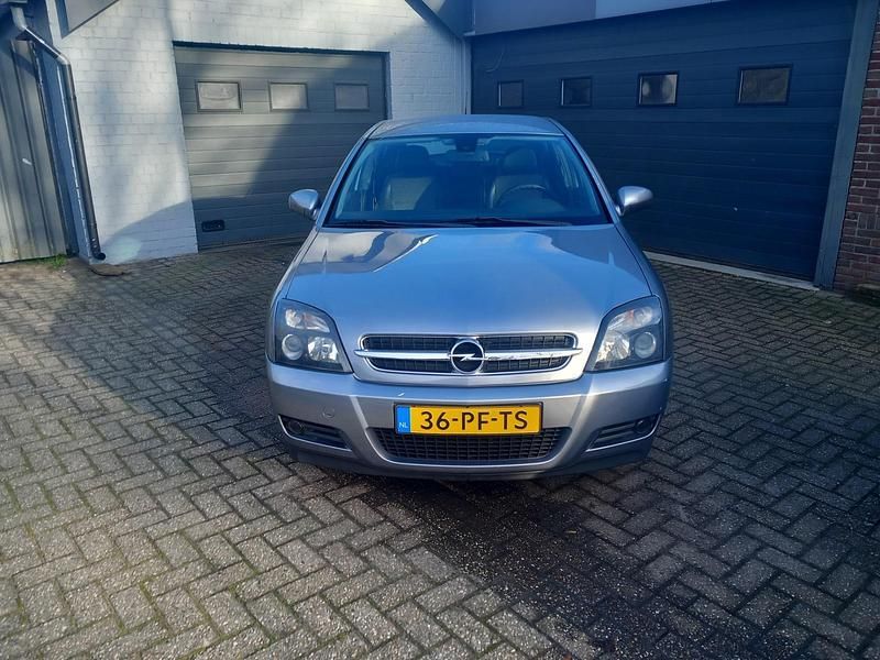 Occasion Opel Vectra Elegance 147 PK (108 kW) 2004 Grijs Hatchback