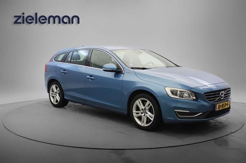 Blauw (metallic) Gebruikt 2015 Volvo V60 R-Design Stationwagen | € 7.845 (Super prijs) - Afbeelding 1/4