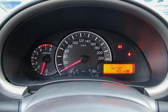 Occasion Nissan Micra Acenta 98 PK (72 kW) 2013 Paars Hatchback