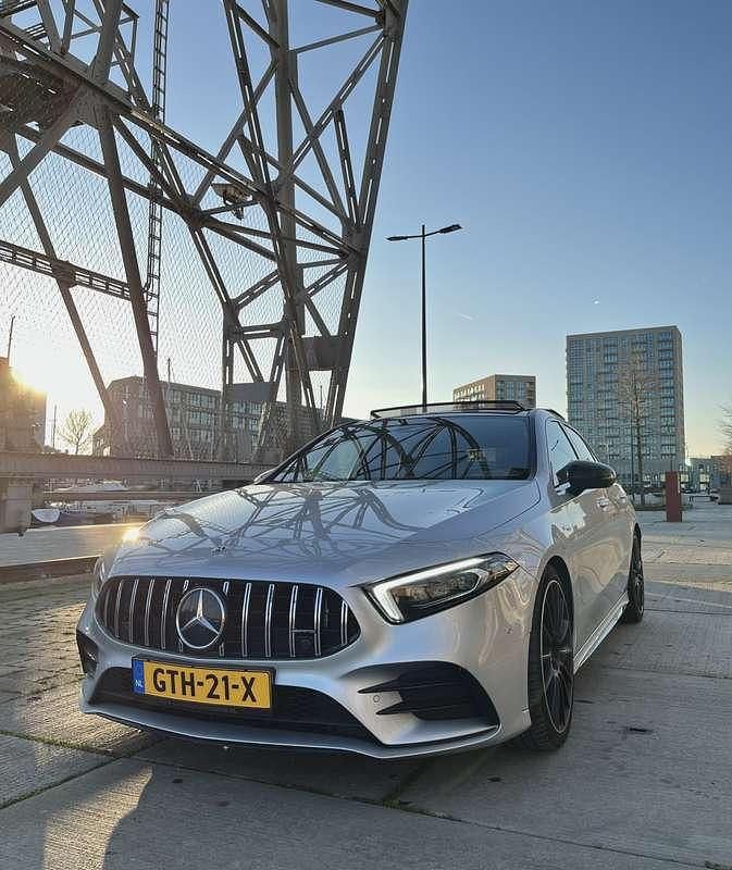 Grijs Gebruikt 2019 Mercedes A35 AMG AMG Hatchback | € 32.500 (Goede deal) - Afbeelding 1/4