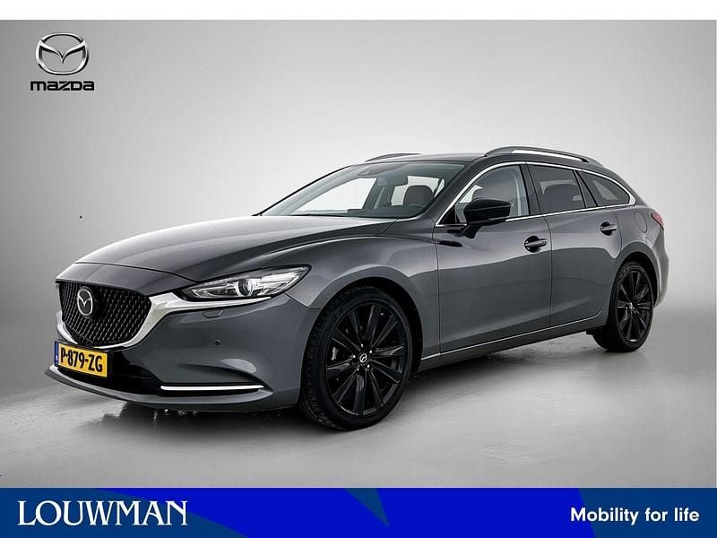 Machine grey (grijs metallic) Gebruikt 2023 Mazda 6 Sportive Stationwagen | € 31.945 (Eerlijke prijs) - Afbeelding 1/4