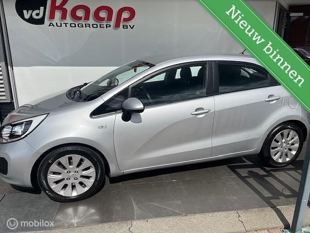 Grijs Gebruikt 2011 Kia Rio Plus Hatchback | € 4.850 (Eerlijke prijs) - Afbeelding 1/4