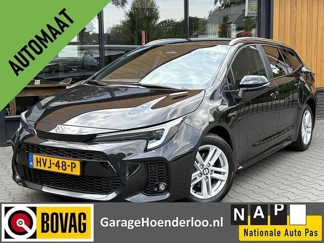 Zwart Gebruikt 2024 Suzuki Swace Style Stationwagen | € 29.950 (Eerlijke prijs) - Afbeelding 1/4