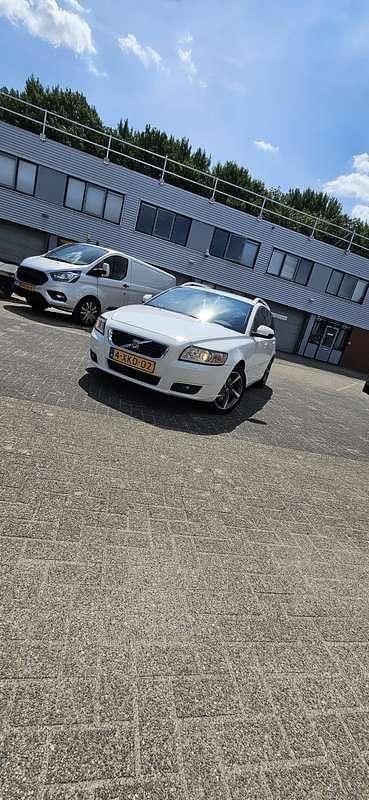 Wit Gebruikt 2011 Volvo V50 R-Design Stationwagen | € 3.900 (Eerlijke prijs) - Afbeelding 1/4