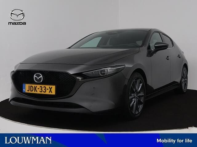 Machine grey (grijs metallic) Nieuw 2025 Mazda 3 Takumi-Line Hatchback | € 36.945 (Eerlijke prijs) - Afbeelding 1/4