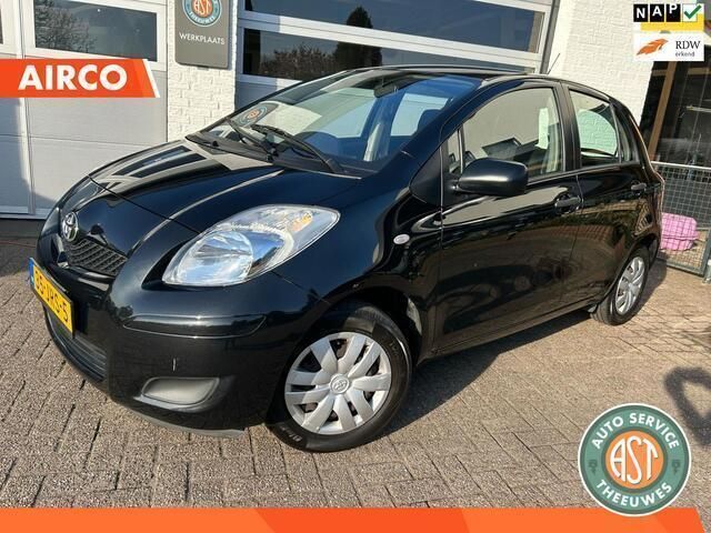 Zwart Gebruikt 2009 Toyota Yaris Hatchback | € 3.645 (Eerlijke prijs) - Afbeelding 1/4