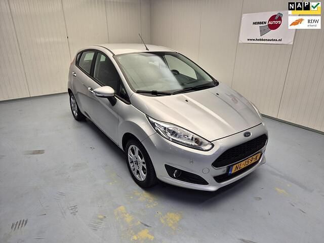 Grijs (metallic) Occasion 2017 Ford Fiesta Style Hatchback | € 7.240 (Goede deal) - Afbeelding 1/4