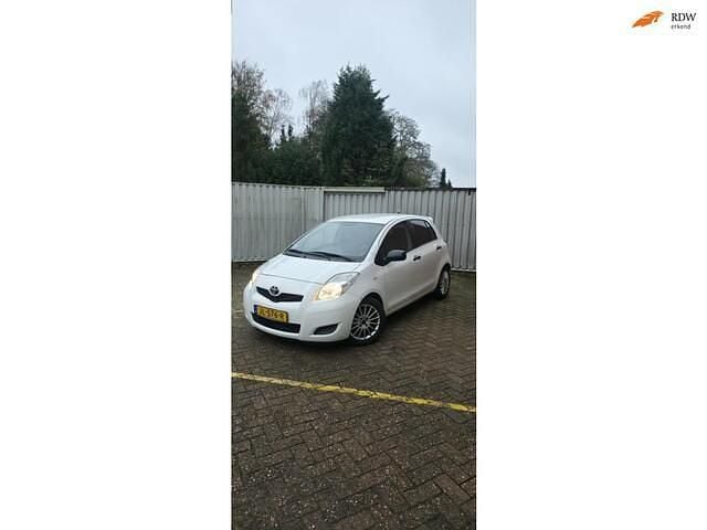 Wit Gebruikt 2010 Toyota Yaris Cool Hatchback | € 3.950 (Goede deal) - Afbeelding 1/4
