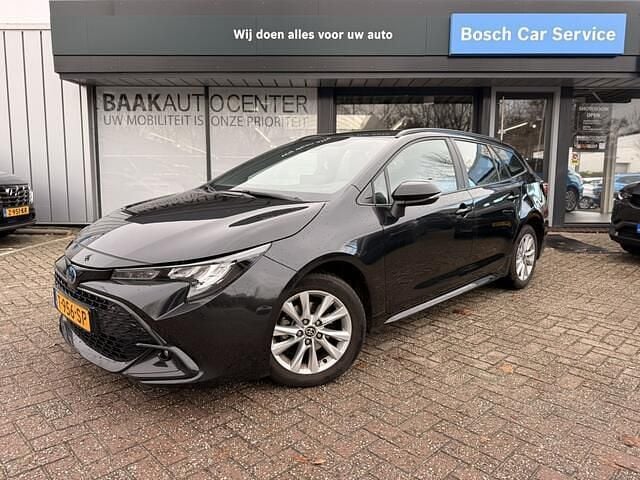 Zwart Gebruikt 2023 Toyota Corolla Hybrid Active Stationwagen | € 24.950 (Goede deal) - Afbeelding 1/4