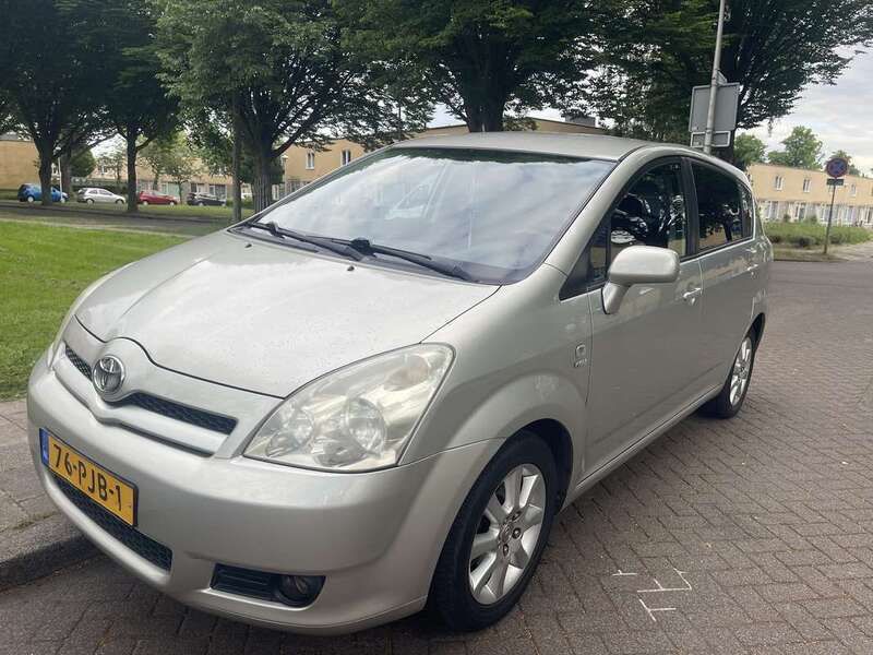 Beige Gebruikt 2004 Toyota Corolla Verso Sol MPV | € 3.000 (Eerlijke prijs) - Afbeelding 1/4