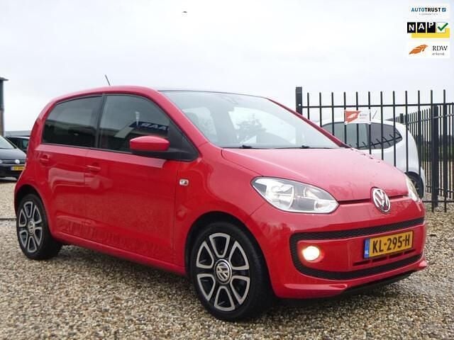 Rood Gebruikt 2016 VW up! high up! Hatchback | € 7.450 (Goede deal) - Afbeelding 1/4
