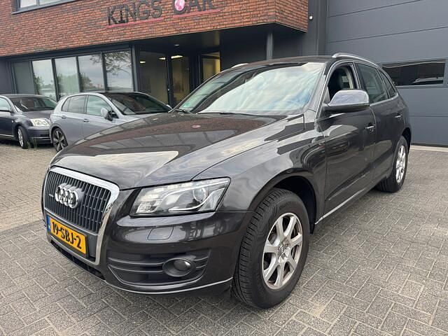 Grijs Gebruikt 2011 Audi Q5 SUV | € 9.995 (Goede deal) - Afbeelding 1/4