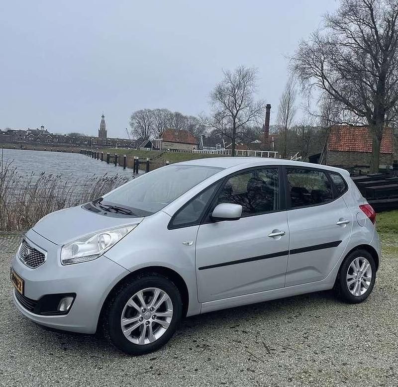 Zilver Occasion 2011 Kia Venga Hatchback | € 4.250 (Goede deal) - Afbeelding 1/4