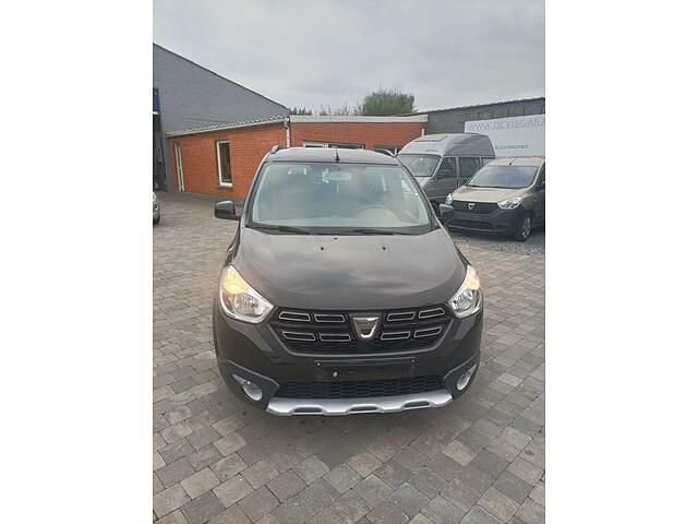 Zwart Gebruikt 2018 Dacia Lodgy Stepway MPV | € 7.950 (Goede deal) - Afbeelding 1/4