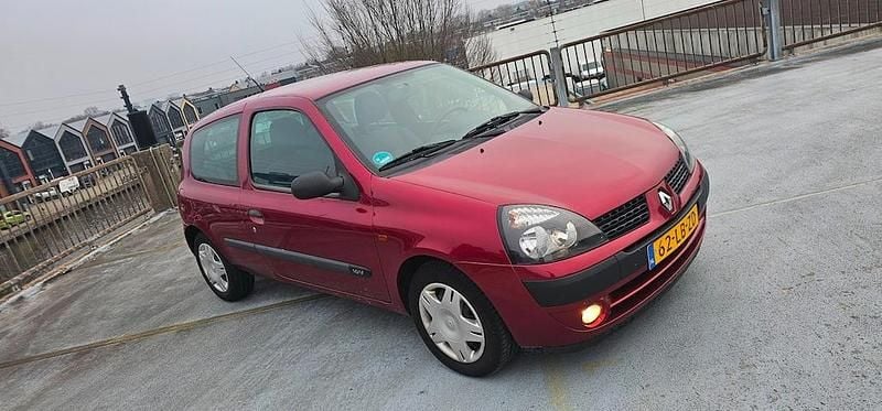Occasion Renault Clio II Expression 75 PK (55 kW) 2002 Rood Hatchback