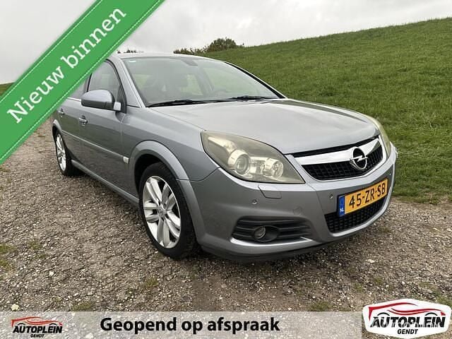Grijs Gebruikt 2008 Opel Vectra GTS Executive Hatchback | € 2.999 (Goede deal) - Afbeelding 1/4
