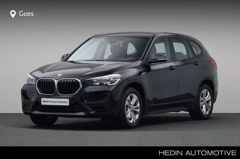 Zwart Gebruikt 2022 BMW X1 Performance SUV | € 31.880 - Afbeelding 1/4