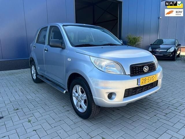 Grijs, metallic lak Occasion 2011 Daihatsu Terios SUV | € 5.249 (Eerlijke prijs) - Afbeelding 1/4