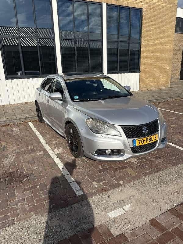 Grijs Gebruikt 2011 Suzuki Kizashi Sport Sedan | € 6.950 - Afbeelding 1/4