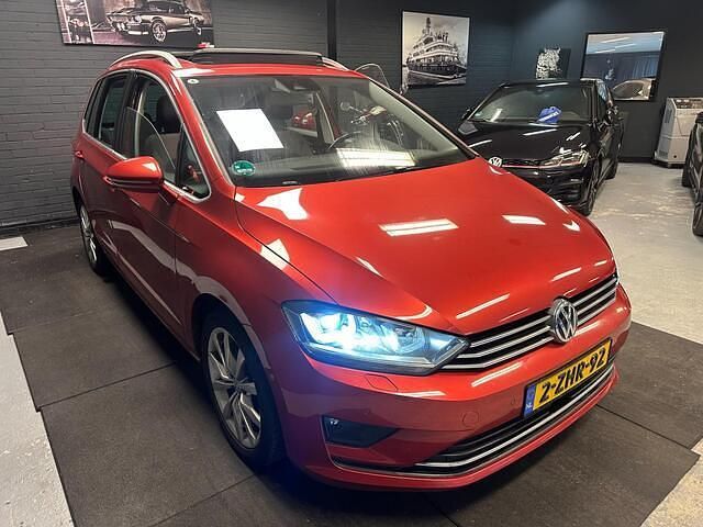 Occasion VW Golf Sportsvan Highline 150 PK (110 kW) 2015 Rood MPV