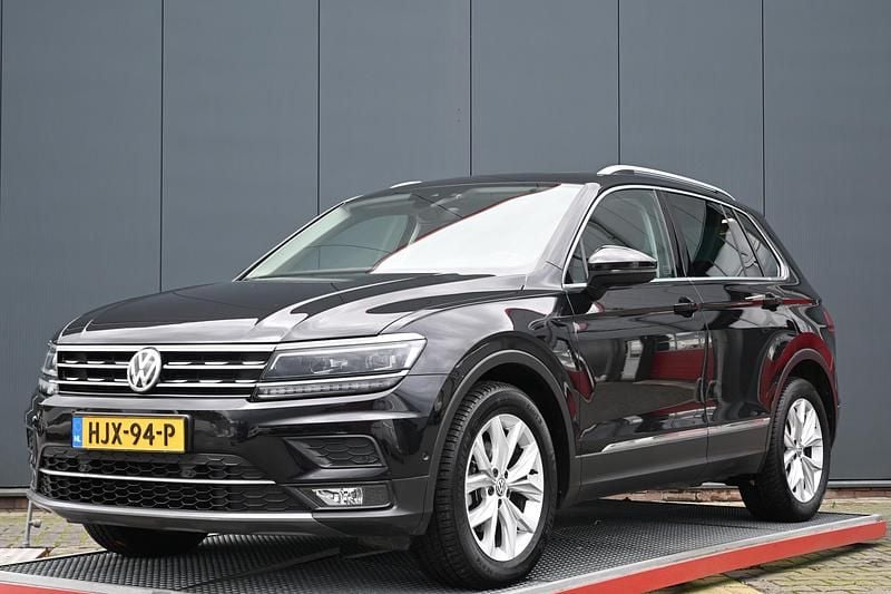 Zwart Gebruikt 2020 VW Tiguan Highline SUV | € 24.450 (Super prijs) - Afbeelding 1/4