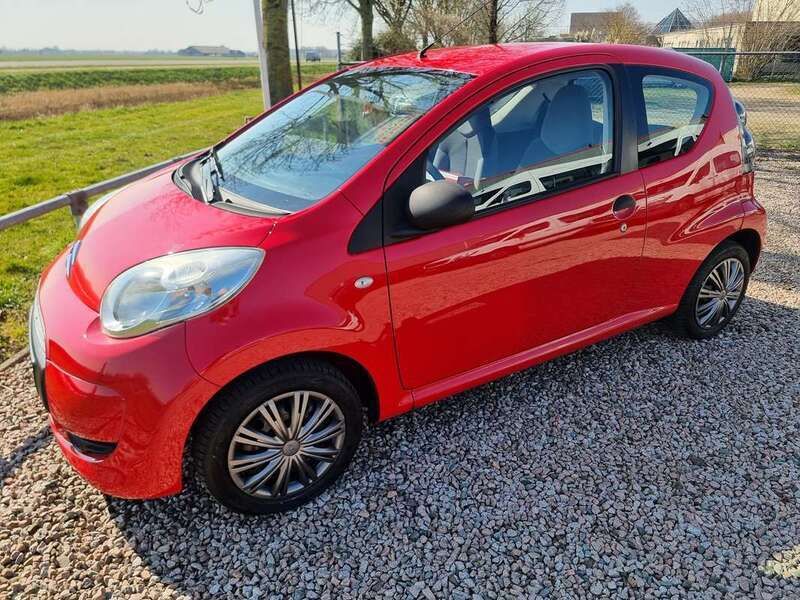 Rood Gebruikt 2010 Citroën C1 Hatchback | € 2.250 (Eerlijke prijs) - Afbeelding 1/4