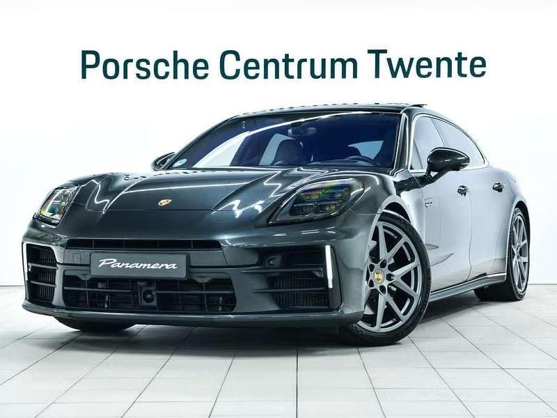 Grijs, metallic lak Gebruikt 2024 Porsche Panamera 4 Executive Sedan | € 139.900 - Afbeelding 1/4