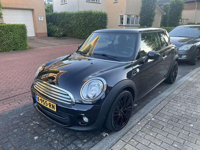Zwart Gebruikt 2011 Mini Cooper Hatchback | € 5.250 (Eerlijke prijs) - Afbeelding 1/4