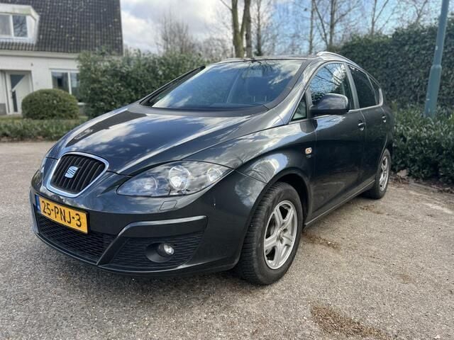 Grijs Gebruikt 2011 Seat Altea XL MPV | € 2.975 (Eerlijke prijs) - Afbeelding 1/4