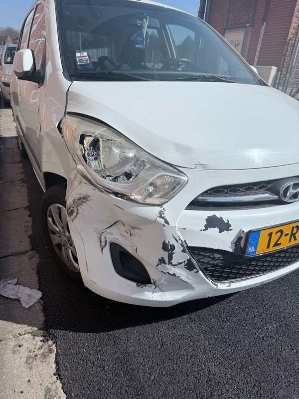 Wit Gebruikt 2011 Hyundai i10 Hatchback | € 1.000 (Super prijs) - Afbeelding 1/4