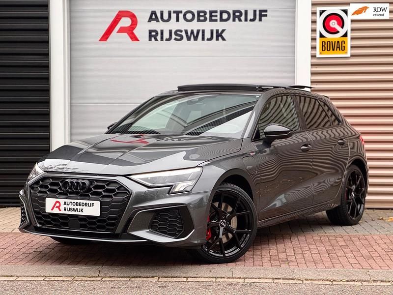 Grijs Gebruikt 2022 Audi A3 Sportback e-tron Competition Hatchback | € 37.950 (Iets duurder) - Afbeelding 1/4