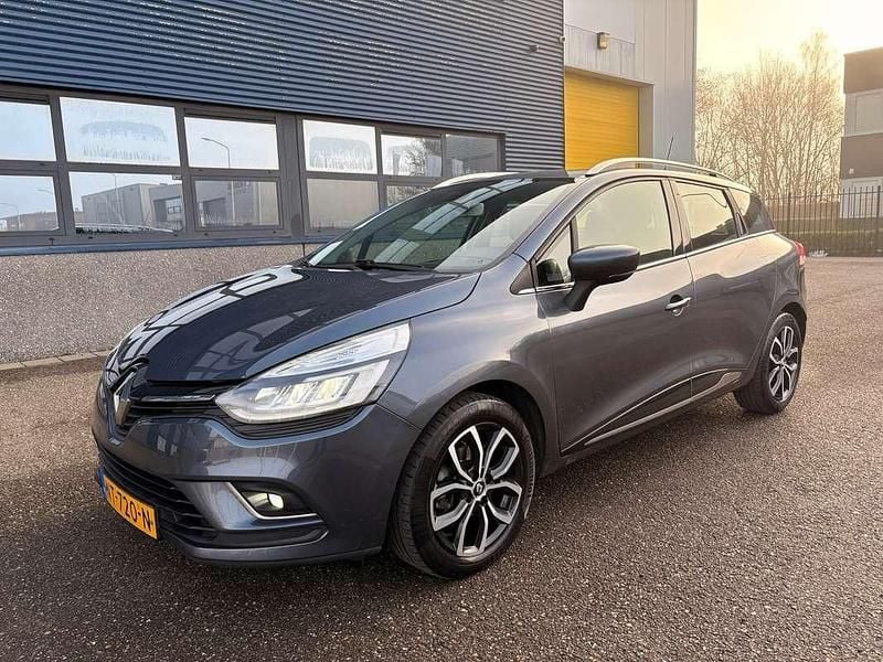 Grijs Gebruikt 2017 Renault Clio GrandTour Intens Stationwagen | € 5.950 (Goede deal) - Afbeelding 1/4