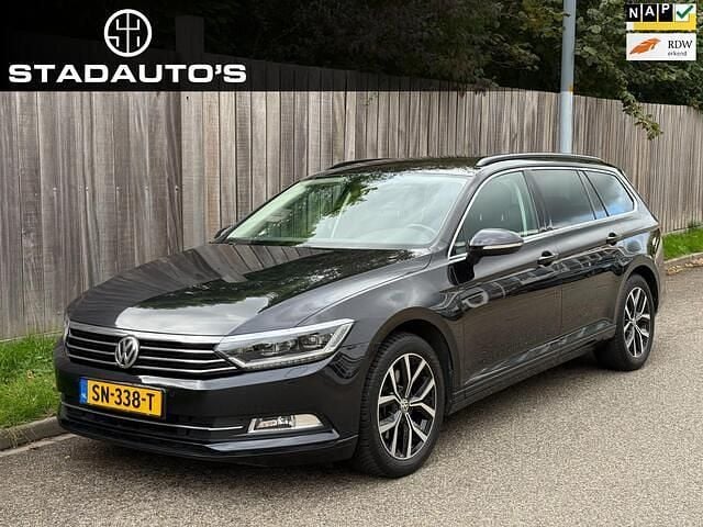 Zwart Gebruikt 2018 VW Passat Highline Stationwagen | € 14.995 (Goede deal) - Afbeelding 1/4