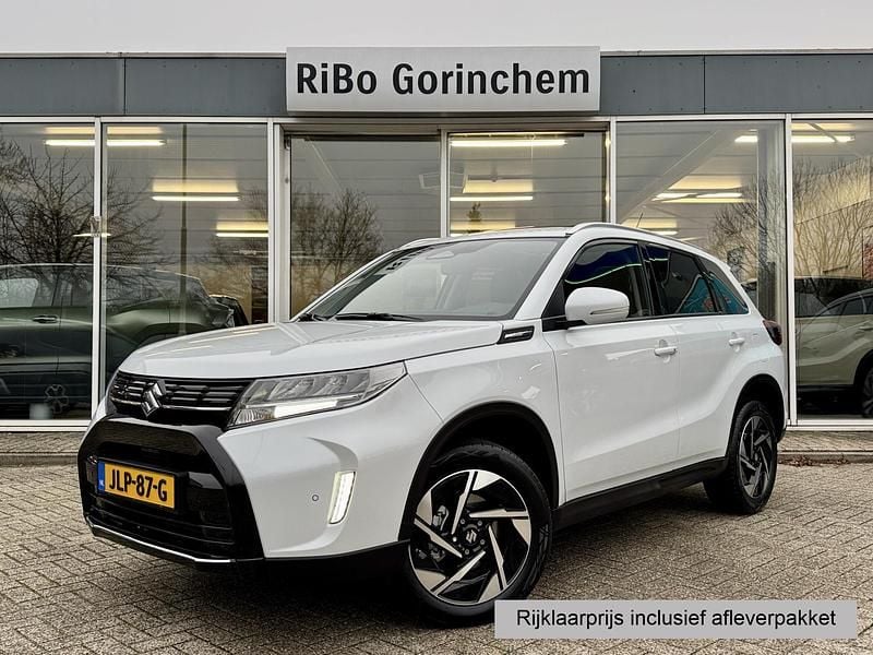 Wit Occasion 2025 Suzuki Vitara Style SUV | € 30.950 (Eerlijke prijs) - Afbeelding 1/4