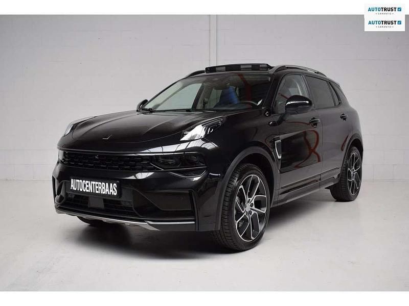 Zwart (metallic) Gebruikt 2022 Lynk & Co 01 SUV | € 22.445 (Goede deal) - Afbeelding 1/4