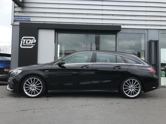 Zwart Gebruikt 2019 Mercedes CLA200 Shooting Brake Stationwagen | € 27.850 (Duur) - Afbeelding 1/4