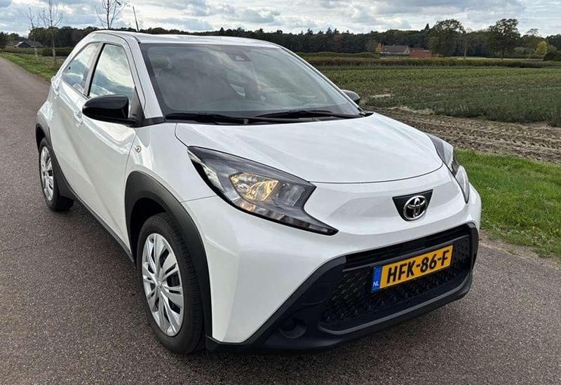 Wit Gebruikt 2024 Toyota Aygo Business Edition Hatchback | € 16.850 (Goede deal) - Afbeelding 1/4