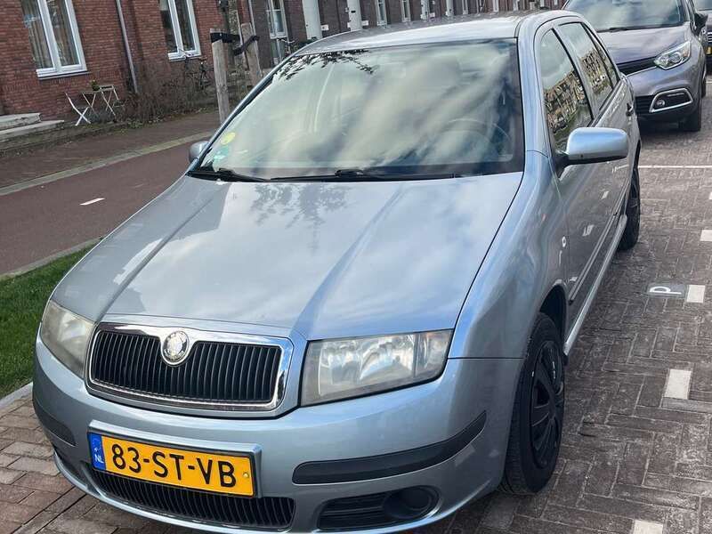 Zilver Gebruikt 2006 Skoda Fabia Hatchback | € 1.900 (Eerlijke prijs) - Afbeelding 1/4