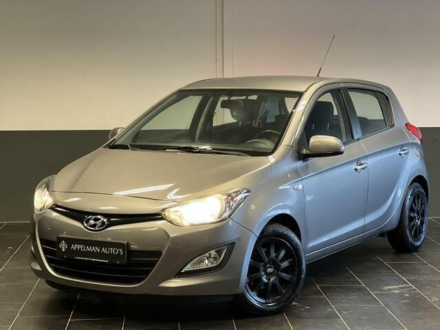 Grijs Gebruikt 2014 Hyundai i20 Edition Hatchback | € 6.999 (Eerlijke prijs) - Afbeelding 1/4