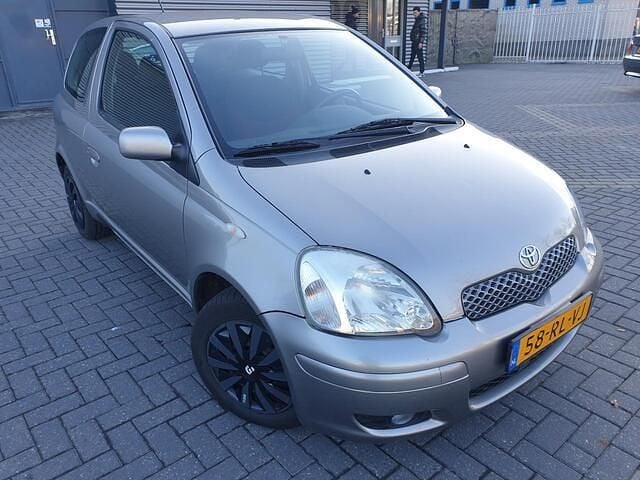 Occasion Toyota Yaris 87 PK (63 kW) 2005 Grijs Hatchback