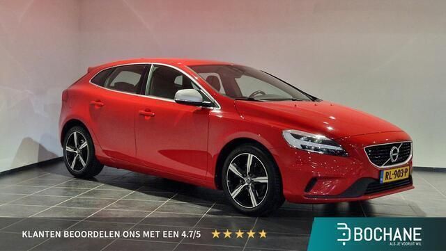 612 passion red solid Gebruikt 2018 Volvo V40 Business Edition Stationwagen | € 16.400 (Goede deal) - Afbeelding 1/4