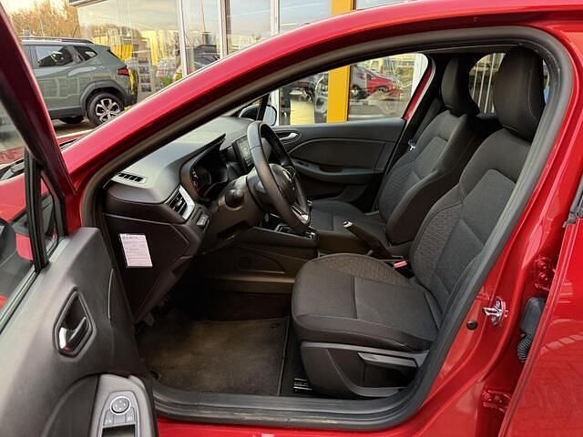 Occasion Renault Clio V Zen 91 PK (66 kW) 2022 Vlamrood nnp Hatchback